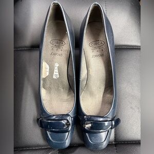 Circa Comfort Joan & David Navy Leather Buckle Pumps Heels Size 4.5